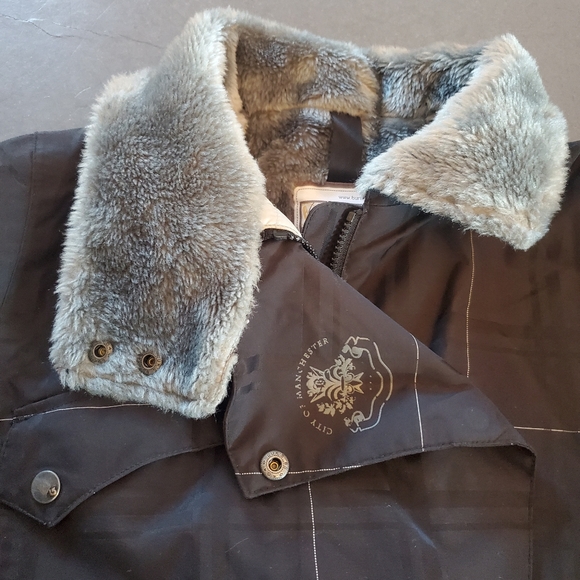 BURTON ski jacket w removable hood - Picture 4 of 16